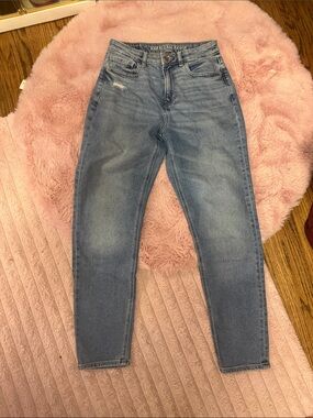 American Eagle Outfitters Medium Blue High-Rise Tapered Jeans